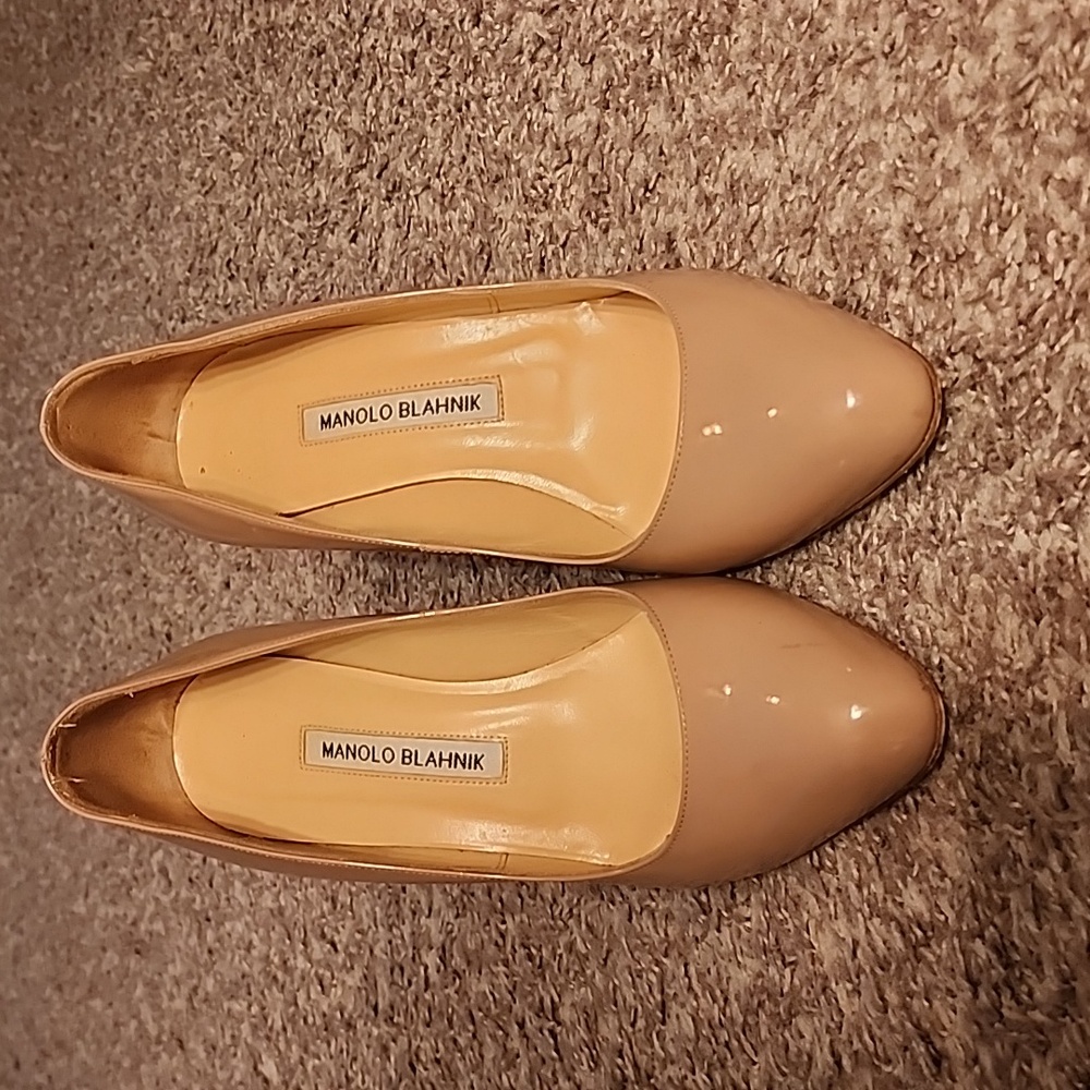Manolo Blahnik Nude Patent Heels